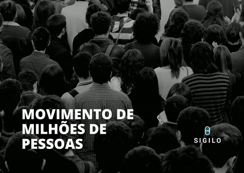 A Black And White Photo Of A Crowd With The Words Movimento De Milhoes De Pessoas On The Bottom GIF