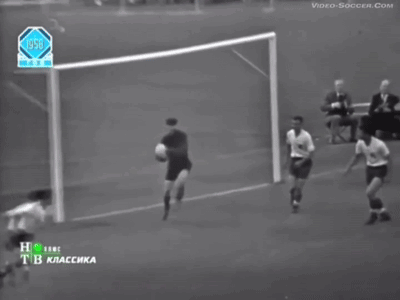 A Black And White Photo Of A Soccer Game From The Year 1990 GIF