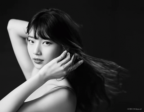 A Black And White Photo Of A Woman 'S Face And Hair GIF