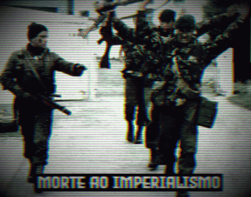 A Black And White Photo Of Soldiers With The Words Morte Ao Imperialismo In The Upper Right Corner GIF