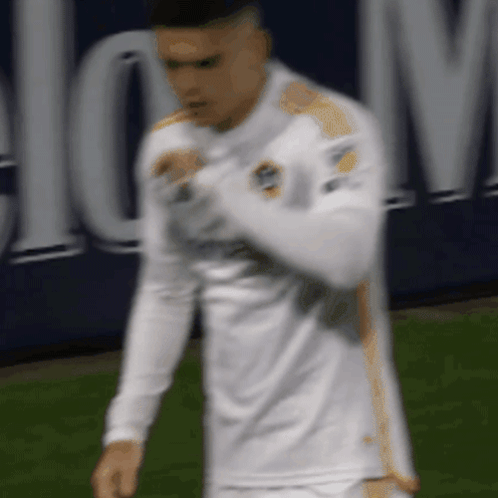 a blurry picture of a soccer player wearing a white shirt
