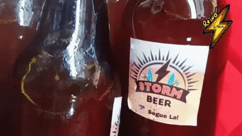 a bottle of storm beer has a lightning bolt on it