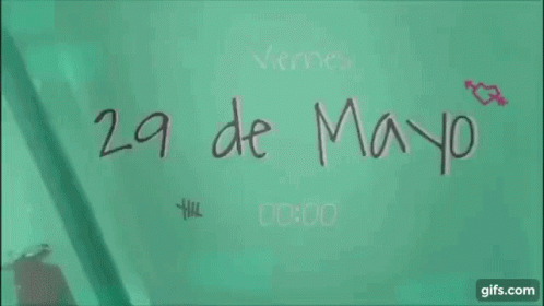 A Chalkboard With The Date 29 De Mayo On It GIF