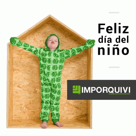 A Child In A Green Jumpsuit Is Standing In A Wooden Box With The Words Feliz Dia Del Niño Written Above Him GIF