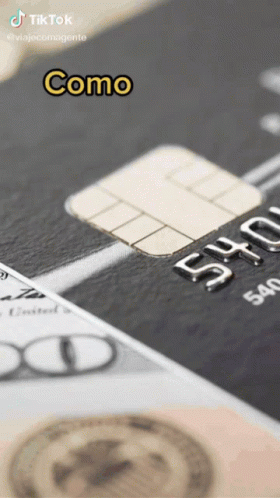 A Close Up Of A Credit Card With The Words Como On It GIF