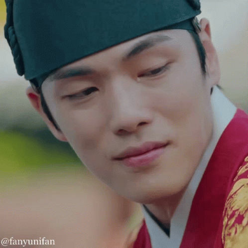 A Close Up Of A Man 'S Face With The Words Fanyunifan Written Below It GIF
