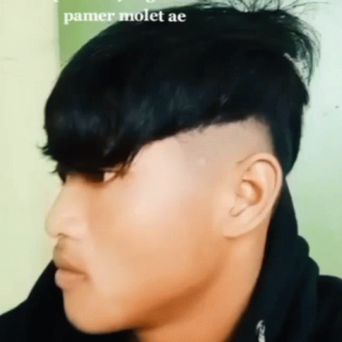 A Close Up Of A Man 'S Face With The Words Pamer Molet Ae In The Corner GIF