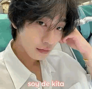 A Close Up Of A Man 'S Face With The Words Soy De Kita Written On It . GIF