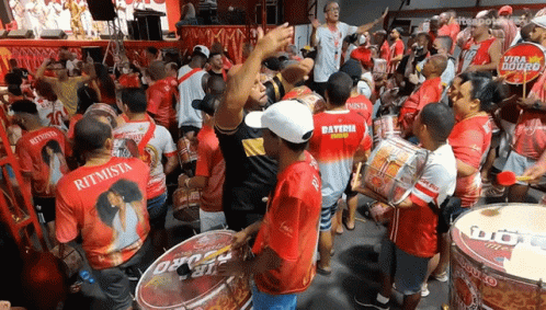 A Crowd Of People Wearing Red And White Shirts With The Word Ritmo On Them GIF