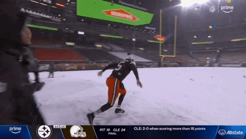 a football game between pittsburgh steelers and cleveland browns is being shown on prime