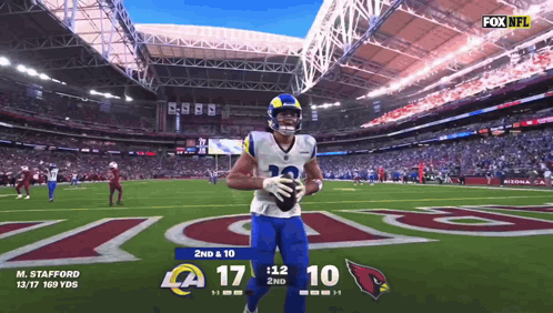 a football game between the rams and the cardinals on fox nfl