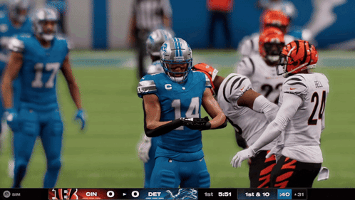 a football game is being played between the detroit lions and cincinnati bengals