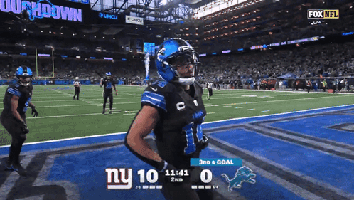 a football game is being played between the new york giants and detroit lions