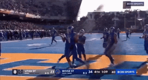 a football game is being played between utah and boise st.