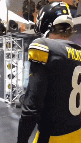 A Football Player Wearing A Black Jersey With The Number 8 On It GIF