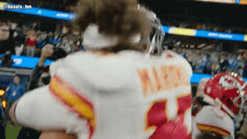 A Football Player Wearing A Jersey With The Name Alvarez On It GIF