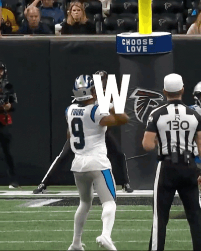 A Football Player Wearing A Number 9 Jersey GIF