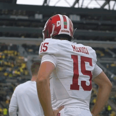A Football Player With The Number 15 On His Shirt GIF