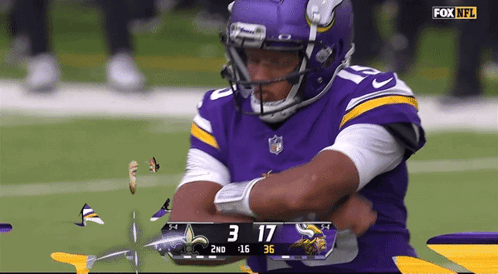 A Football Player With The Number 17 On His Shirt GIF