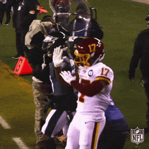 A Football Player With The Number 17 On His Uniform GIF