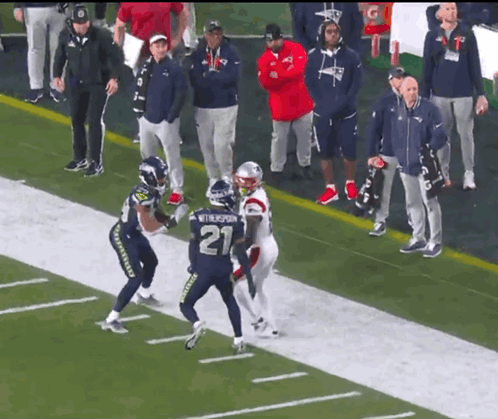 A Football Player With The Number 21 On His Back GIF