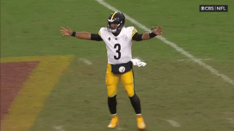 A Football Player With The Number 3 On Their Jersey GIF