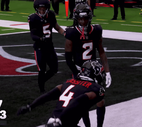 A Football Player With The Number 4 On The Back Of His Shirt GIF