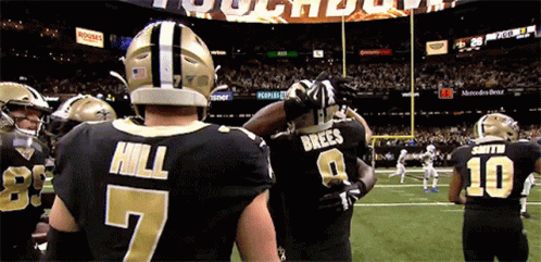 A Football Player With The Number 7 On His Shirt GIF