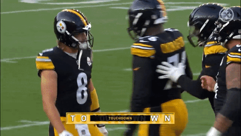 A Football Player With The Number 8 On Their Jersey GIF