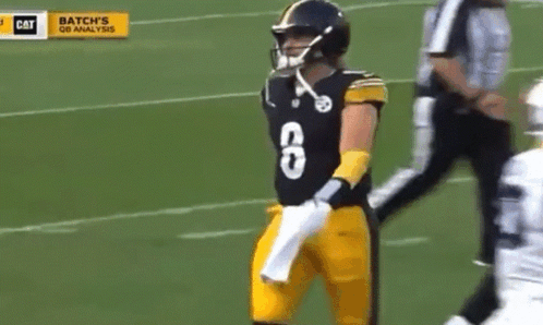 A Football Player With The Number 8 On Their Jersey GIF