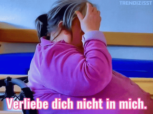 a girl in a pink shirt with the words verliebe dich nicht in mich above her