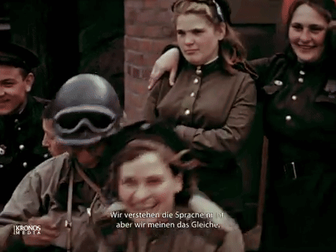 A Group Of Soldiers Are Posing For A Picture With The Caption " Wir Verstehen Die Sprache " GIF