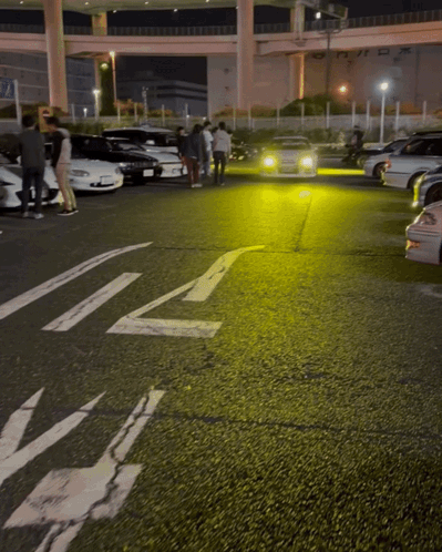 A Lot Of Cars Are Parked In A Parking Lot With A White Arrow Pointing To The Right GIF