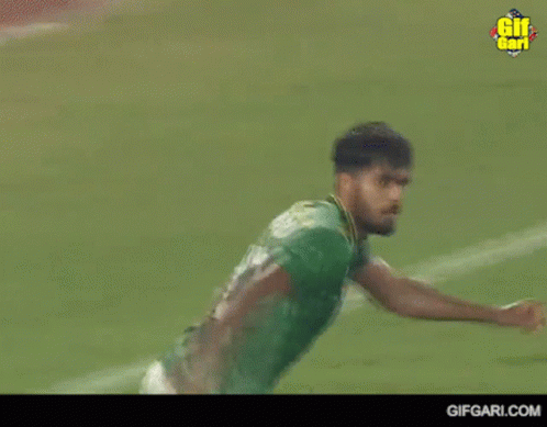 A Man In A Green Jersey With The Number 22 On It GIF
