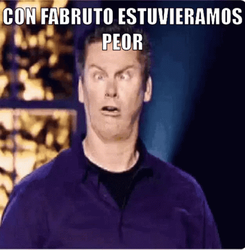 A Man In A Purple Shirt Is Making A Funny Face With The Words Con Fabruto Estuvieramos Peor GIF