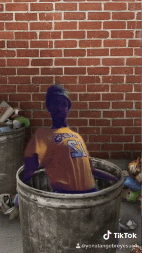 A Man In A Yellow Jersey With The Number 21 On It GIF