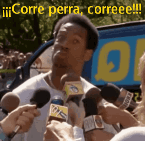 A Man Is Being Interviewed By A Bunch Of Reporters With The Words Corre Perra Correee Written On The Bottom GIF