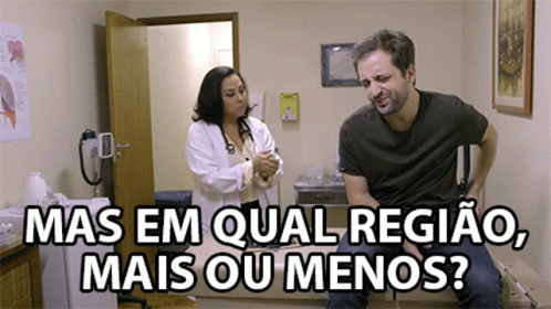 A Man Is Sitting On A Table With A Doctor And The Words Mas Em Qual Regiao Mais Ou Menos Below Him GIF