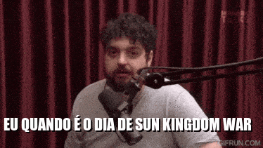 A Man Is Talking Into A Microphone With The Words Eu Quando E O Dia De Sun Kingdom War Written Below Him GIF