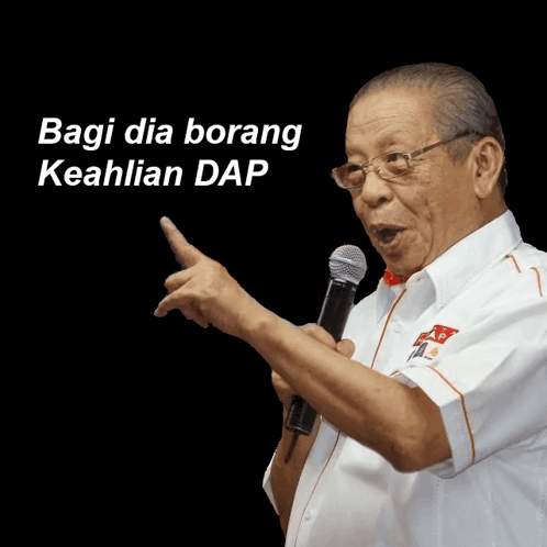 A Man Speaking Into A Microphone With The Words " Bagi Dia Borang Keahlian Dap " On The Bottom GIF