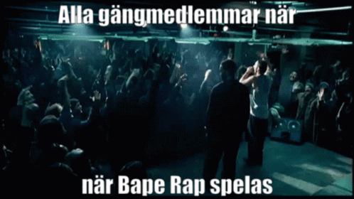 A Man Stands In Front Of A Crowd With The Words Alla Gangmedlemmarnar Near Bape Rap Spelas Below Him GIF