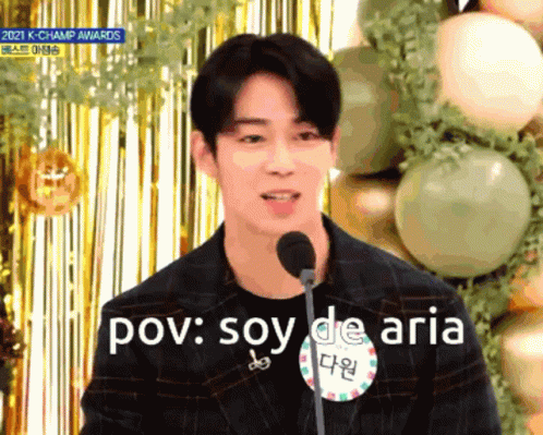 A Man Stands In Front Of A Microphone With The Words Pov Soy De Aria Written In Front Of Him GIF