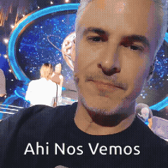 A Man Taking A Selfie With The Words " Ahi Nos Vemos " Behind Him GIF
