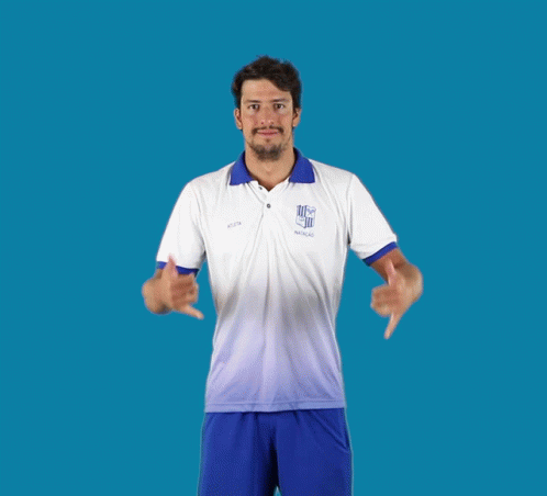 a man wearing a shirt that says ' noticias ' on it giving a thumbs up