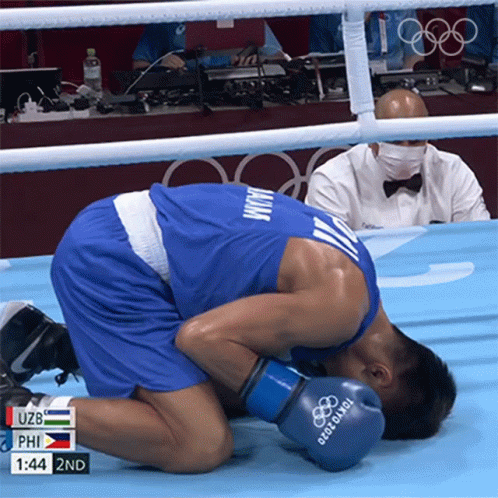 A Man Wearing Boxing Gloves That Say Tokyo 2020 On Them GIF