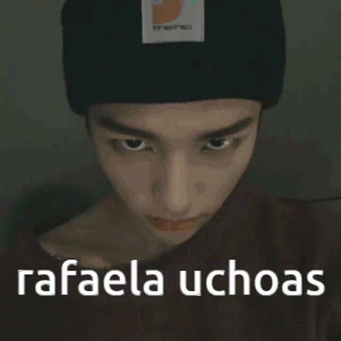 A Person Wearing A Red Hat And A White Shirt With The Words Rafaela Uchas Written On It GIF