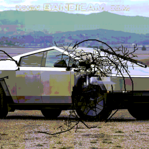 A Picture Of A Car With The Website Www.eandicam.com Written On The Bottom GIF