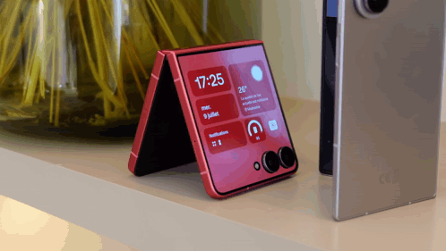 A Red Flip Phone With The Time Of 17:25 On The Screen GIF