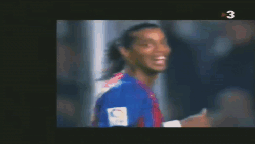 A Soccer Player Giving A Thumbs Up With El Lider Written On The Bottom GIF