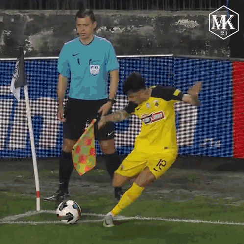 A Soccer Player In A Yellow Jersey With The Number 21 On It GIF